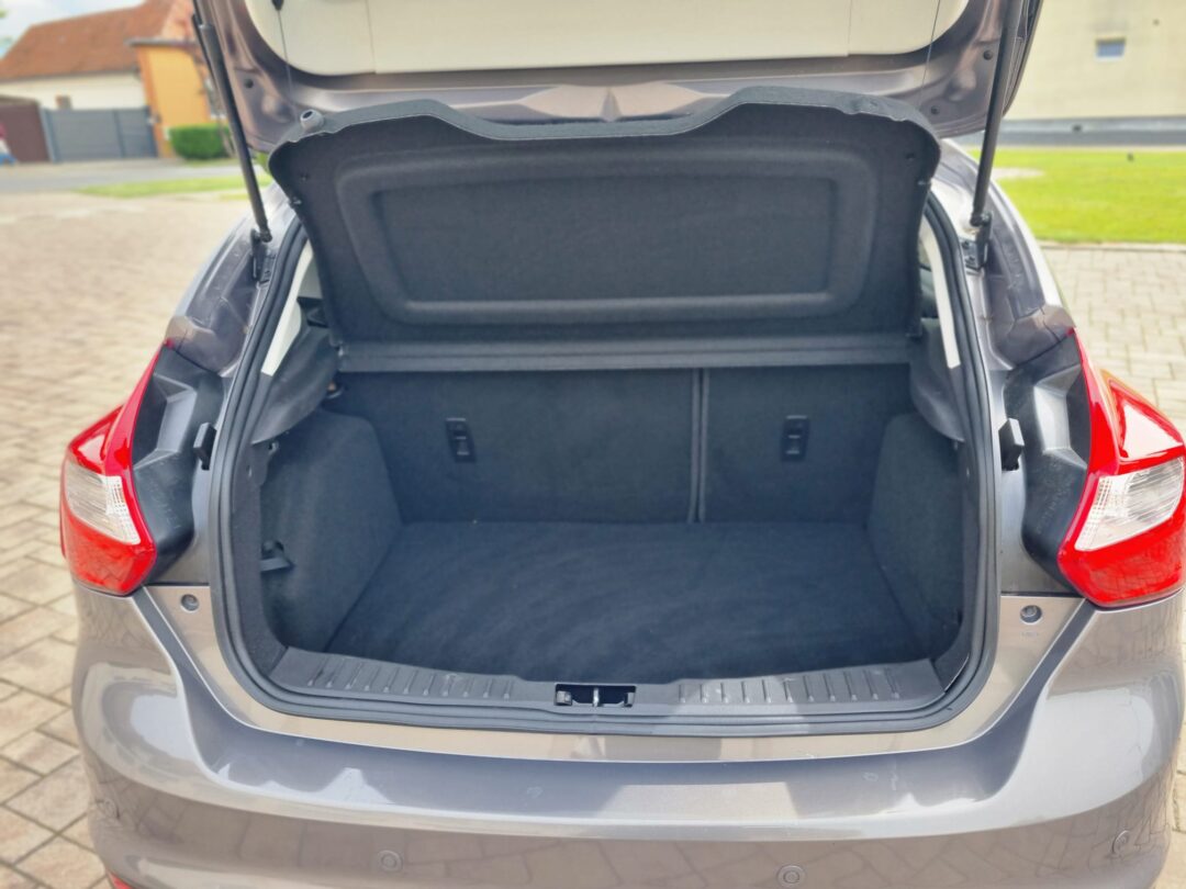 FORD FOCUS HATCHBACK 2015 Benzina | Navi | Climatronic | 148.000Km