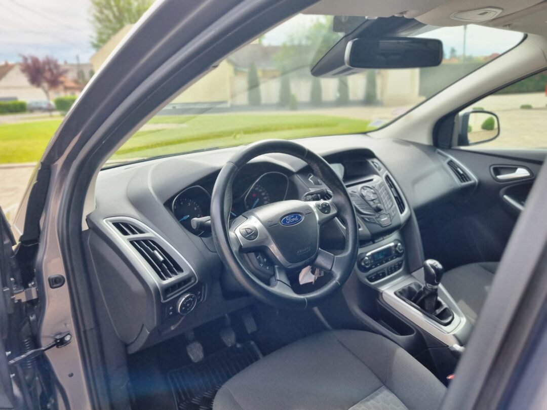 FORD FOCUS HATCHBACK 2015 Benzina | Navi | Climatronic | 148.000Km