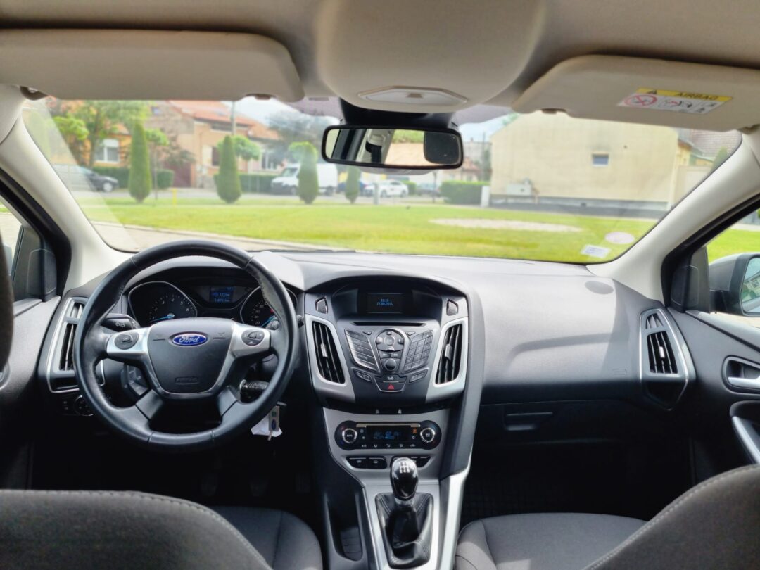 FORD FOCUS HATCHBACK 2015 Benzina | Navi | Climatronic | 148.000Km