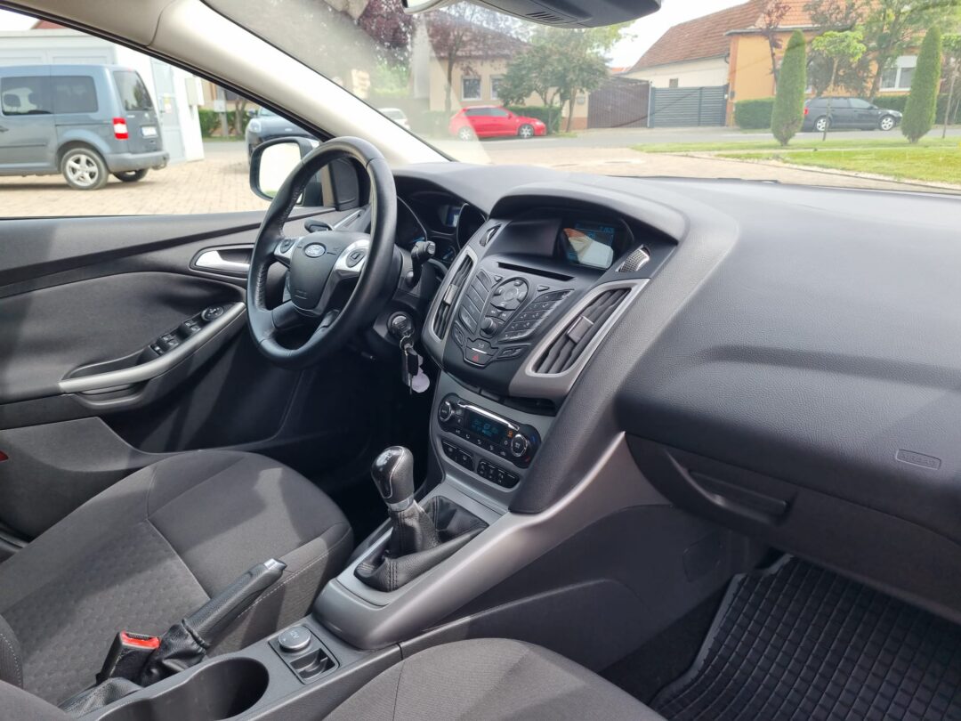 FORD FOCUS HATCHBACK 2015 Benzina | Navi | Climatronic | 148.000Km
