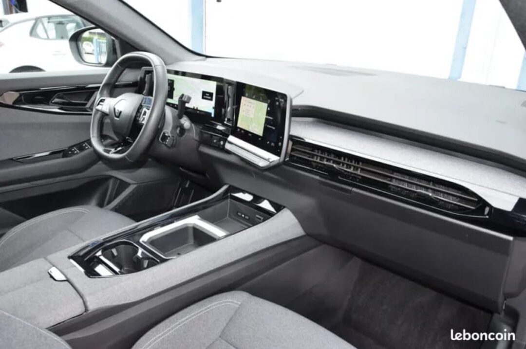 RENAULT AUSTRAL | 2023-12 | 1.33 | 159 | | Virtual | Navi | Led | Camera | 147.000Km