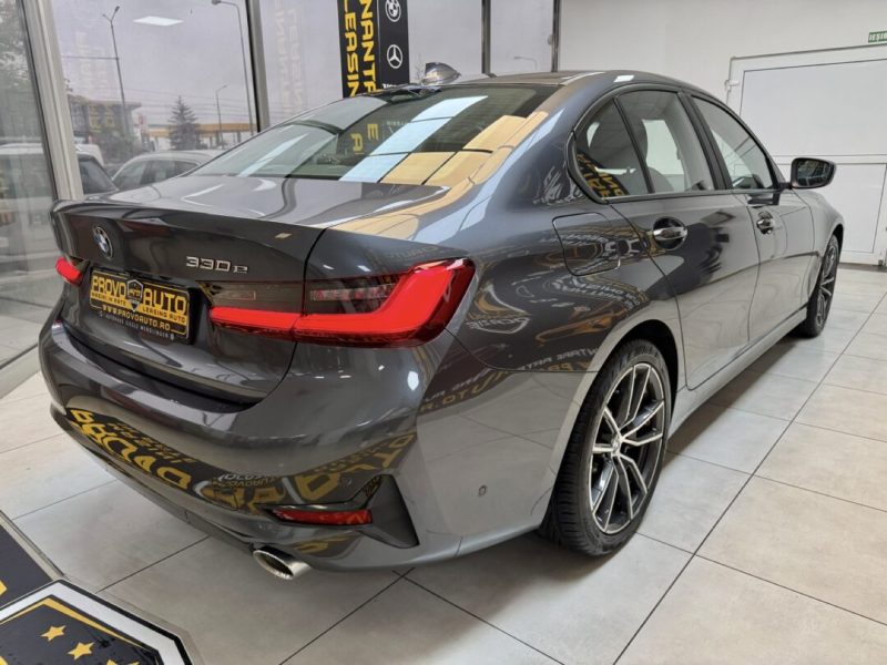 bmw-seria-330e-hybrid-2020-03-digital-gps-navi-led-camera