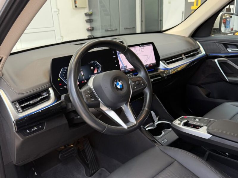 bmw-x1-s-drive-forward-4x2-2023-09-virtual-navi-led-camera