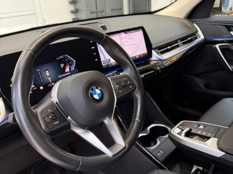 bmw-x1-s-drive-forward-4x2-2023-09-virtual-navi-led-camera