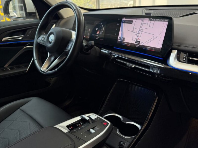 bmw-x1-s-drive-forward-4x2-2023-09-virtual-navi-led-camera