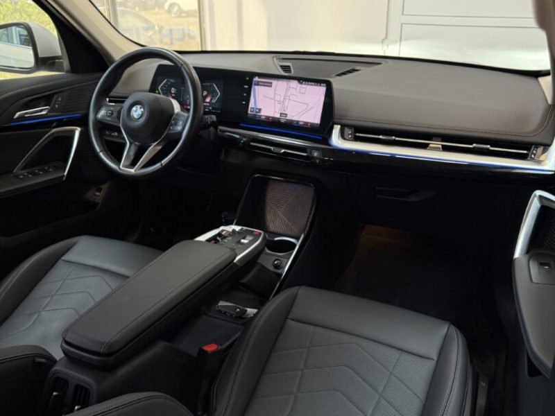 bmw-x1-s-drive-forward-4x2-2023-09-virtual-navi-led-camera