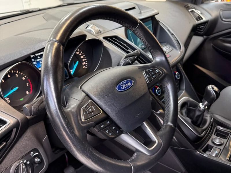 ford-kuga-titanium-2018-04-gps-navi-led-camera