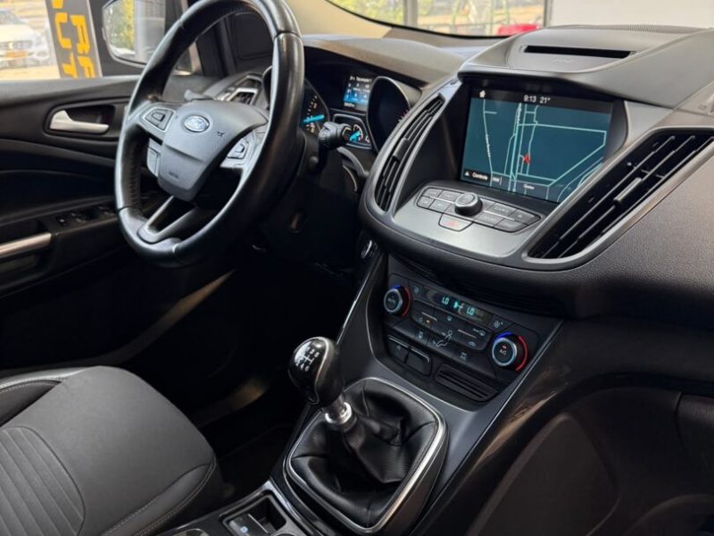 ford-kuga-titanium-2018-04-gps-navi-led-camera