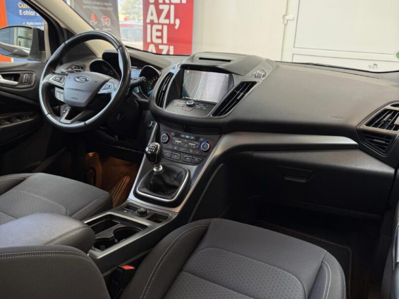 ford-kuga-titanium-2018-06-gps-navi-led-camera-144-000-km