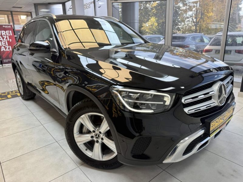 mercedes-glc-300e-4matic-2021-08-gps-navi-led-camera