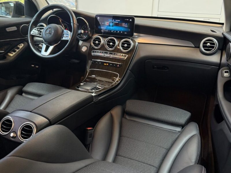 mercedes-glc-300e-4matic-2021-08-gps-navi-led-camera