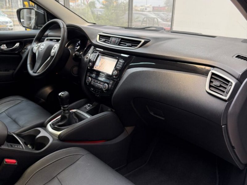 nissan-qashqai-tekna-2015-02-gps-navi-led-camera-pano