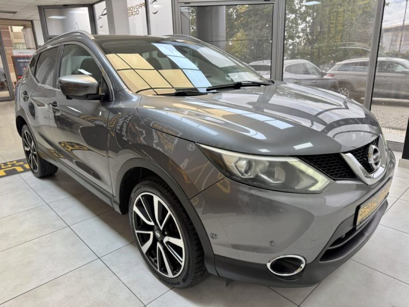 nissan-qashqai-tekna-2015-02-gps-navi-led-camera-pano