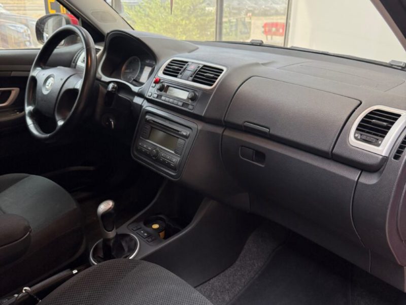 skoda-fabia-2007-06-display-radio-cd-clima-auto