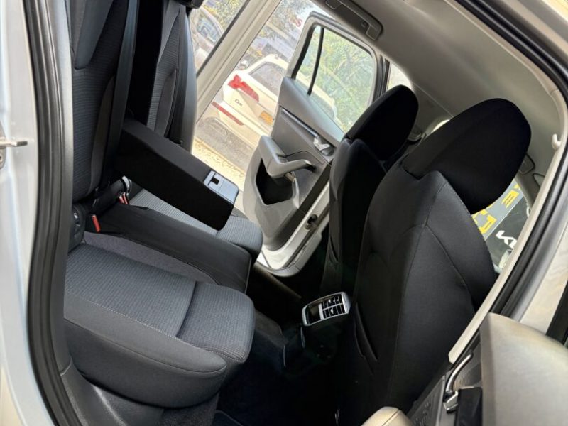 skoda-octavia-iv-break-2-0d-2023-03-virtual-navi-cristal-led-183-000-km