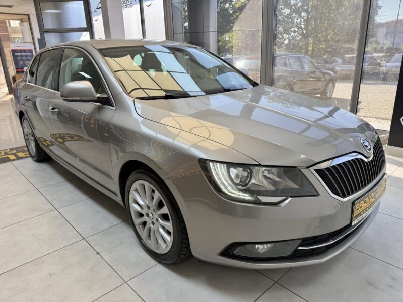 skoda-superb-sedan-2014-04-gps-navi-led-xenon