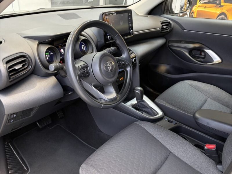 toyota-yaris-cross-hybrid-2023-11-digital-navi-led-camera-73-000-km