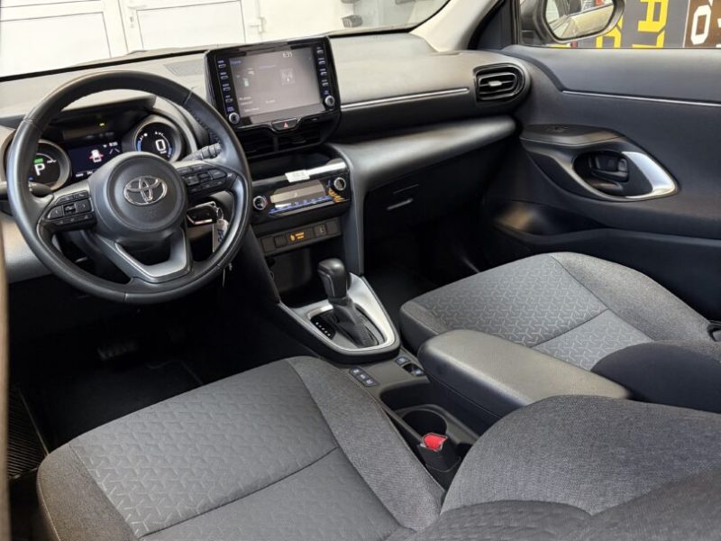 toyota-yaris-cross-hybrid-2023-11-digital-navi-led-camera-73-000-km