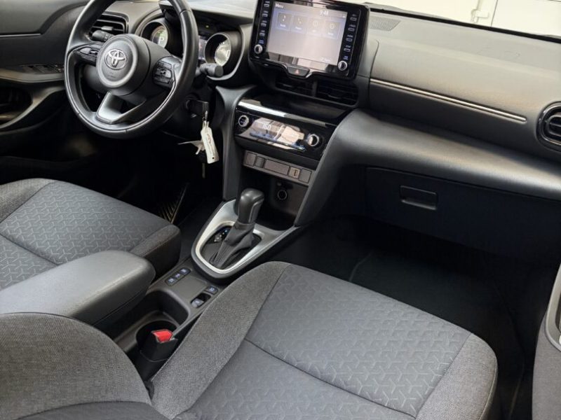 toyota-yaris-cross-hybrid-2023-12-digital-navi-led-camera-105-000-km