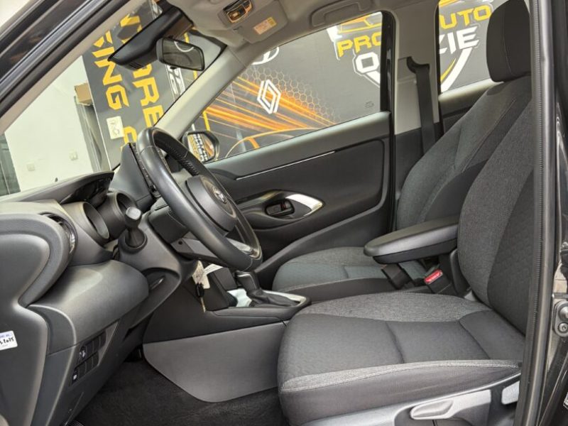 toyota-yaris-cross-hybrid-2023-12-digital-navi-led-camera-105-000-km