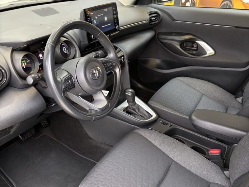 toyota-yaris-cross-hybrid-2023-12-digital-navi-led-camera-105-000-km