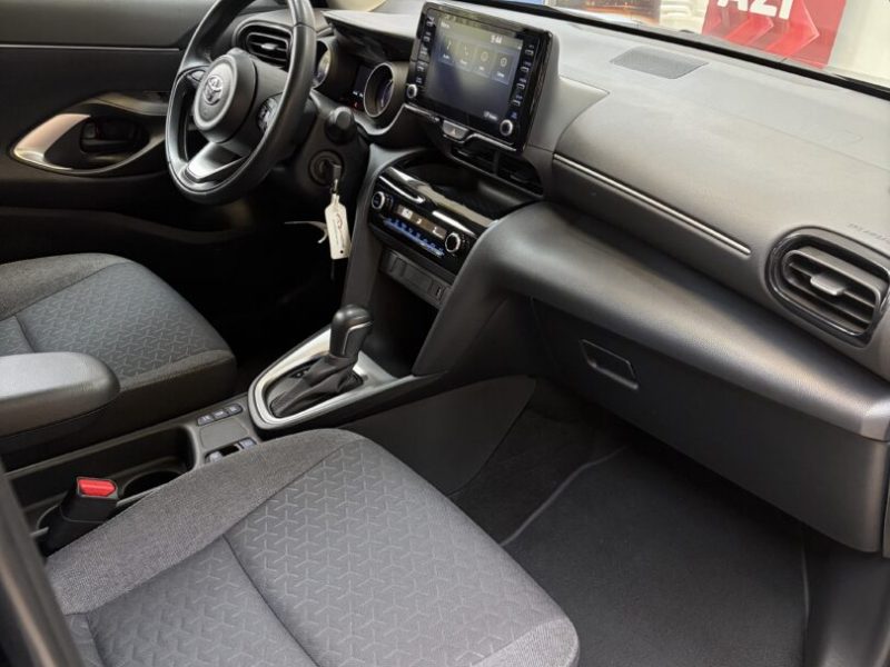 toyota-yaris-cross-hybrid-2023-12-digital-navi-led-camera-105-000-km