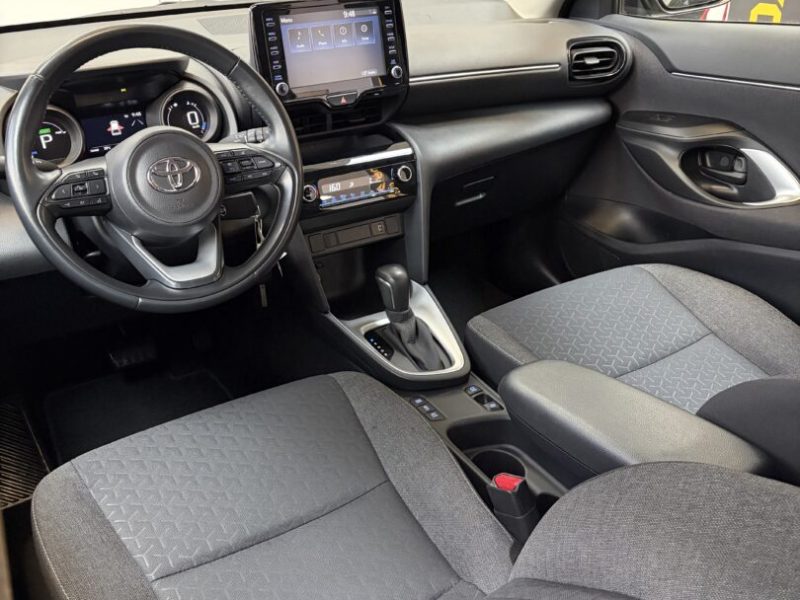 toyota-yaris-cross-hybrid-2023-12-digital-navi-led-camera-105-000-km