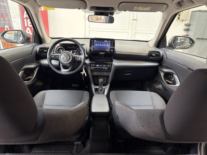 toyota-yaris-cross-hybrid-2023-12-digital-navi-led-camera-105-000-km