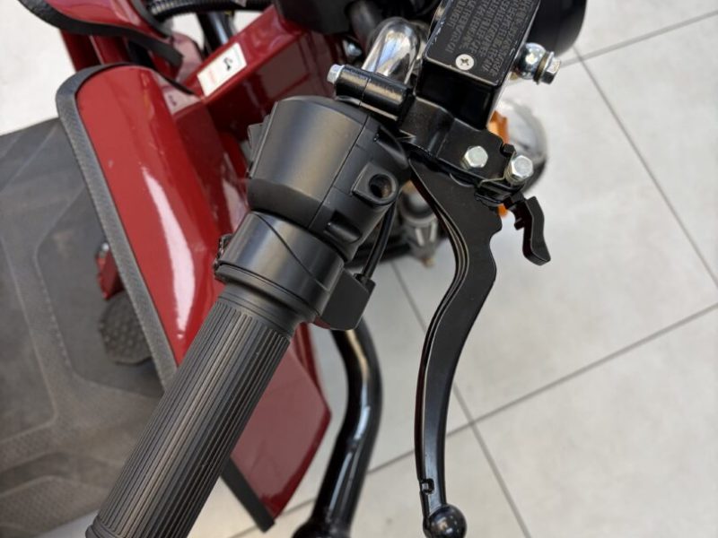 triciclu-electric-model-b03-1500w-60v-20ah-25km-h-fara-permis-rosu-aprins