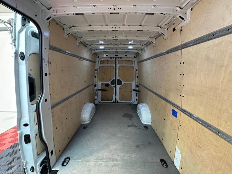 volkswagen-crafter-l4-h3-2019-12-tableta-navi-led-camera-105-000-km